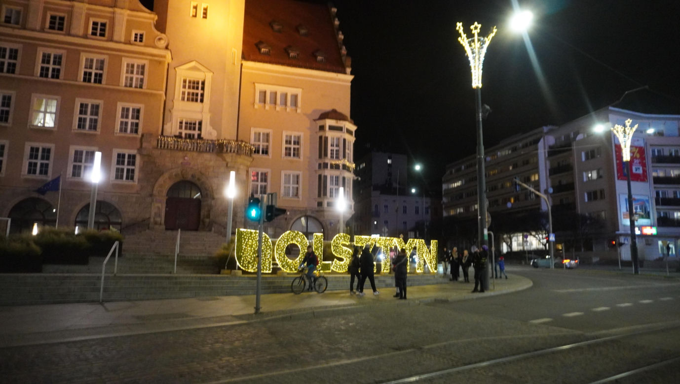 Olsztyn rozświetliły świąteczne iluminacje. Stare Miasto i centrum zachwycają!