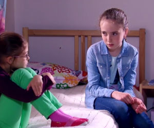 Na Wspólnej odc. 2174. Tosia (Julia Lewenfisz-Górka), Ula (Ania Niedźwiecka)