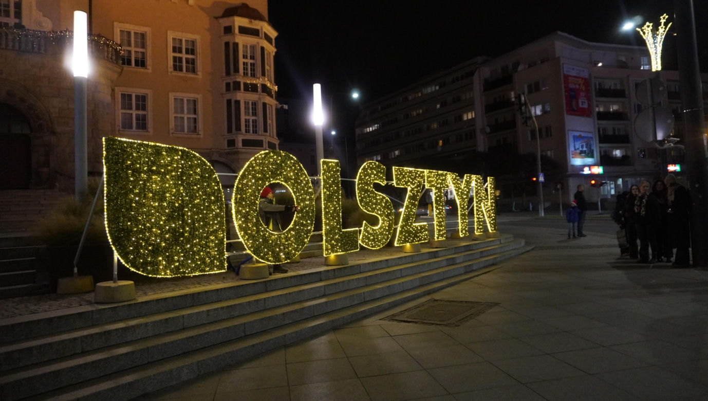 Olsztyn rozświetliły świąteczne iluminacje. Stare Miasto i centrum zachwycają!