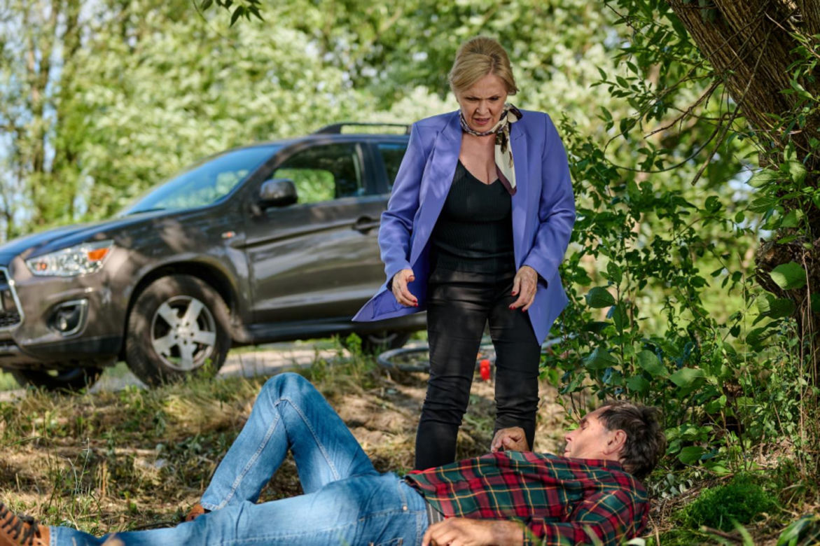Na Wspólnej odc. 4086. Teresa Boska (Sylwia Wysocka), Edward (Wojciech Skibiński)
