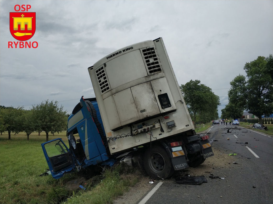 Szokujący wypadek pod Sochaczewem! 29-latka zginęła w roztrzaskanym volkswagenie [ZDJĘCIA]