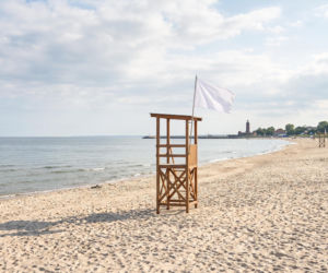 Sinice Kołobrzeg. Czy w Kołobrzegu można się kąpać 19.08? Flaga, warunki pogodowe