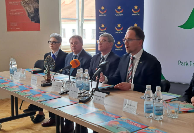 Akcja edukacyjna "Czerwony Kapturek w Krainie OZE"