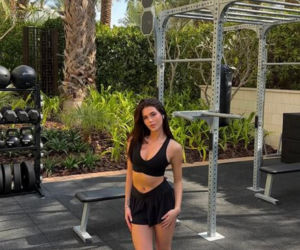 Roksana Węgiel-Mglej rozciąga się w Dubaju