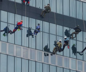 Historia WOŚP w obiektywie. Film ukazuje fenomen społeczny Fundacji Jurka Owsiaka