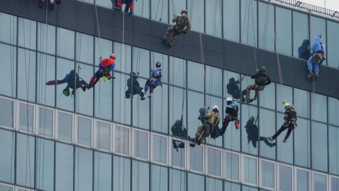 Historia WOŚP w obiektywie. Film ukazuje fenomen społeczny Fundacji Jurka Owsiaka