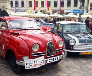 XX Podkarpacki Rajd Pojazdów Zabytkowych - konkurs elegancji na Rynku w Rzeszowie