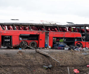 Tragiczny wypadek na A4. Autobus wypadł z autostrady. Nie żyje 5 osób