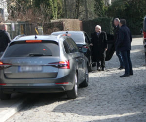 Jarosław Kaczyński nie może wrócić do domu