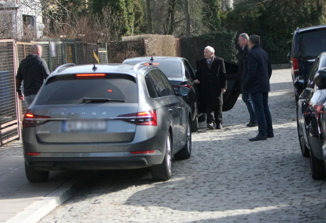 Jarosław Kaczyński nie może wrócić do domu