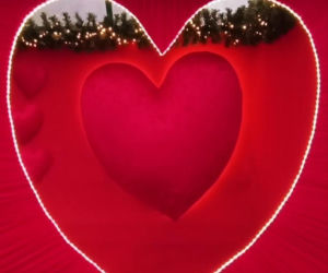 Romantyczny przystanek autobusowy w Moczyłach