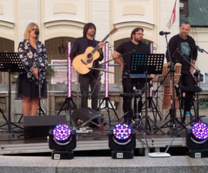 Spotkanie autorskie Artura Ziontka i koncert siedleckich artystów przy fontannie 18.08.2021