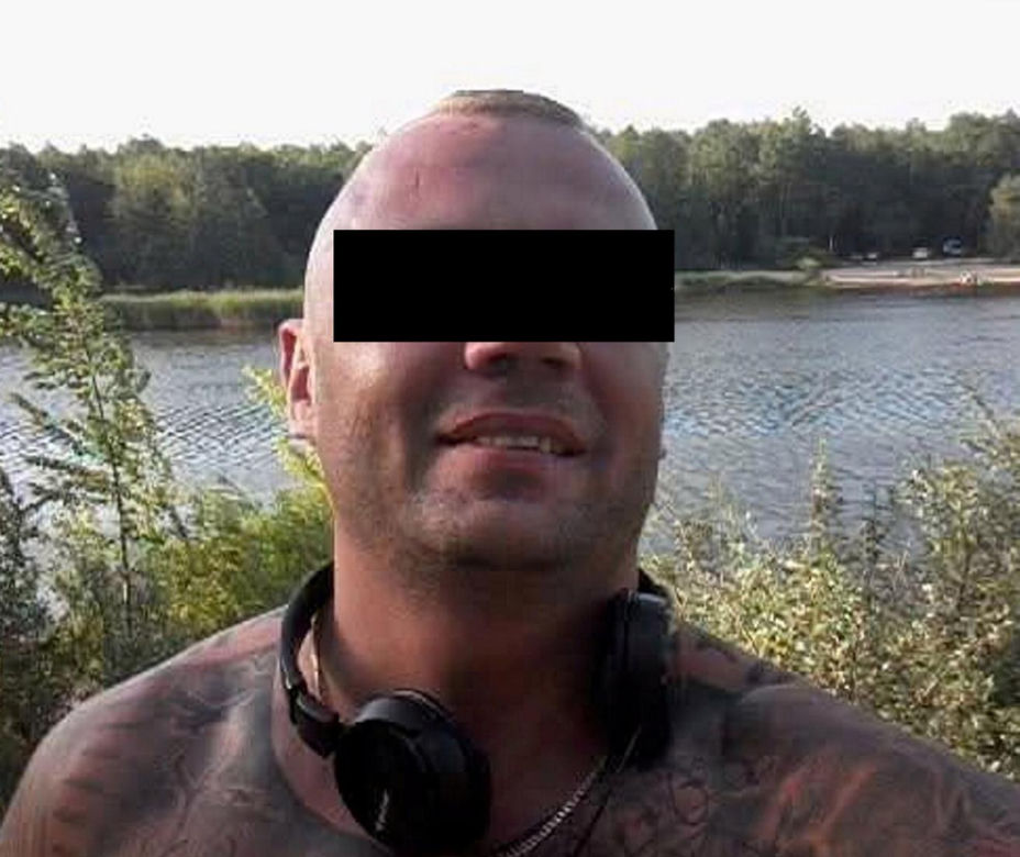 Horror na imprezie. Krystian został znienacka skatowany. Bandzior skakał mu po głowie