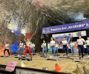 Trening fitness na stepie 600 metrów pod ziemią. Poznanianki zawalczyły o rekord Guinnessa