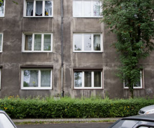Dwuletni Kajtek wypadł z okna