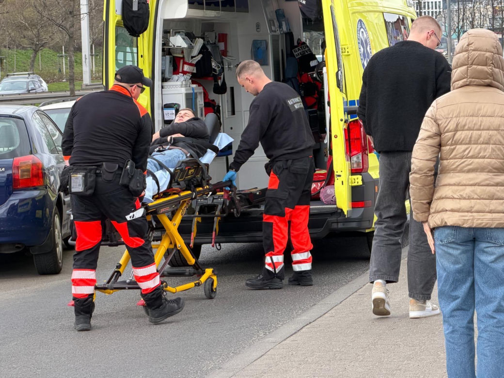Kierowca "innowacyjnej taksówki" potrącił mężczyznę i uciekł