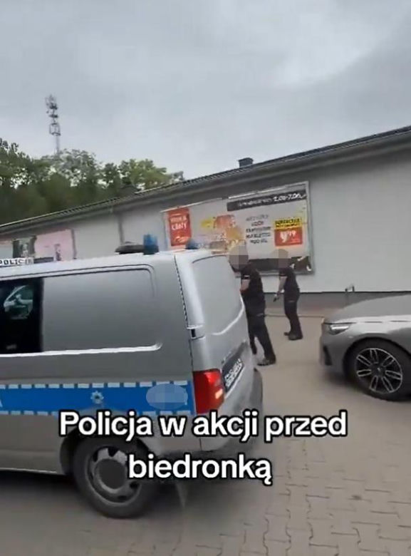 Strzelanina pod "Biedronką" w Bolkowie. Wyciekło szokujące nagranie z interwencji. Policjant ranny