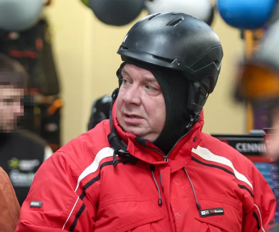 Nauczyliśmy posła bezpieczeństwa! Michał Wójcik wreszcie założył kask