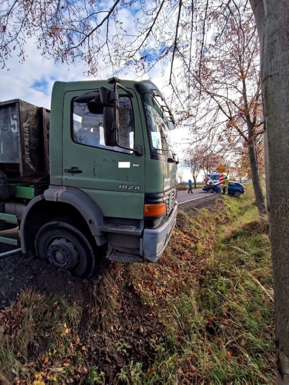 Zderzenie dwóch samochodów w Wilkowicach. Jedna osoba poszkodowana