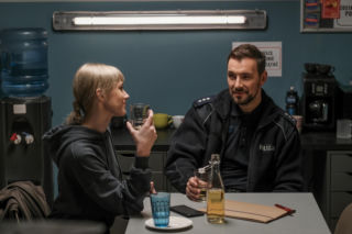 Marcin zyska nową partnerkę po degradacji w policji. Zaskakujące zmiany w życiu bohatera Barw szczęścia