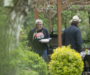Czarnecki zagryzł ogórkiem