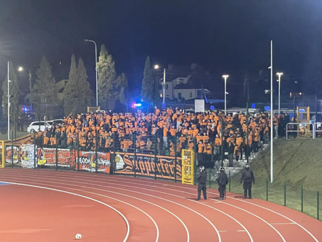 Cztery osoby zatrzymane po awanturze na trybunach. Pseudokibice zepsuli świeto piłki