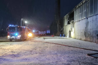 Kolejny pożar w zakładzie recyklingu w Przysiece Polskiej niedaleko Kościana
