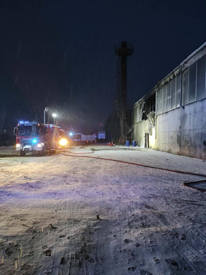 Kolejny pożar w zakładzie recyklingu w Przysiece Polskiej niedaleko Kościana