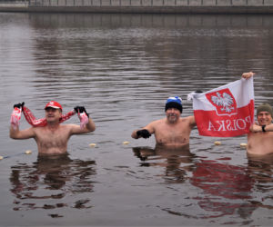 Bydgoskie morsy wskoczyły do Brdy! Za nami inauguracja sezonu na Wyspie Młyńskiej 