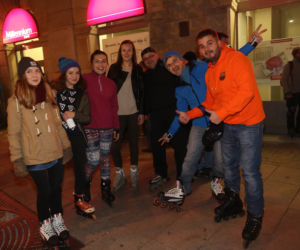 Nightskating. Warszawiacy przejechali stolicę na rolkach [Zdjęcia]