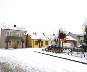 To miasto w województwie łódzkim ma jeden z najpiękniejszych rynków. Zachwyca też zabytkowym ratuszem