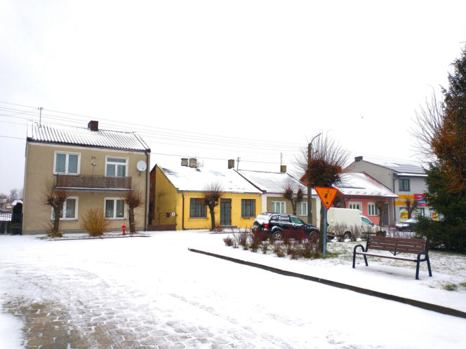 To miasto w województwie łódzkim ma jeden z najpiękniejszych rynków. Zachwyca też zabytkowym ratuszem