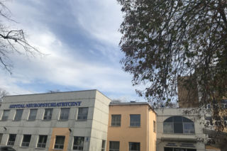 Wzrost zakażeń i specjalne zasady opieki. Walka z epidemią w szpitalu psychiatrycznym [AUDIO]