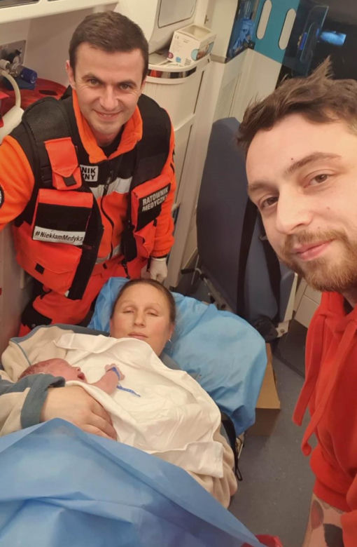 Małej Karolince bardzo spieszyło się na świat
