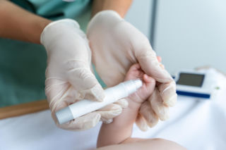 Nie tylko geny kodujące. Naukowcy odkryli nową przyczynę cukrzycy u niemowląt w DNA