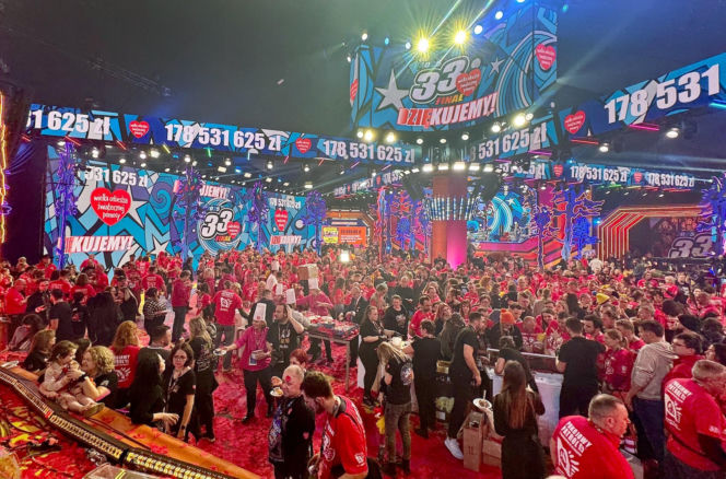 Historia WOŚP w obiektywie. Film ukazuje fenomen społeczny Fundacji Jurka Owsiaka