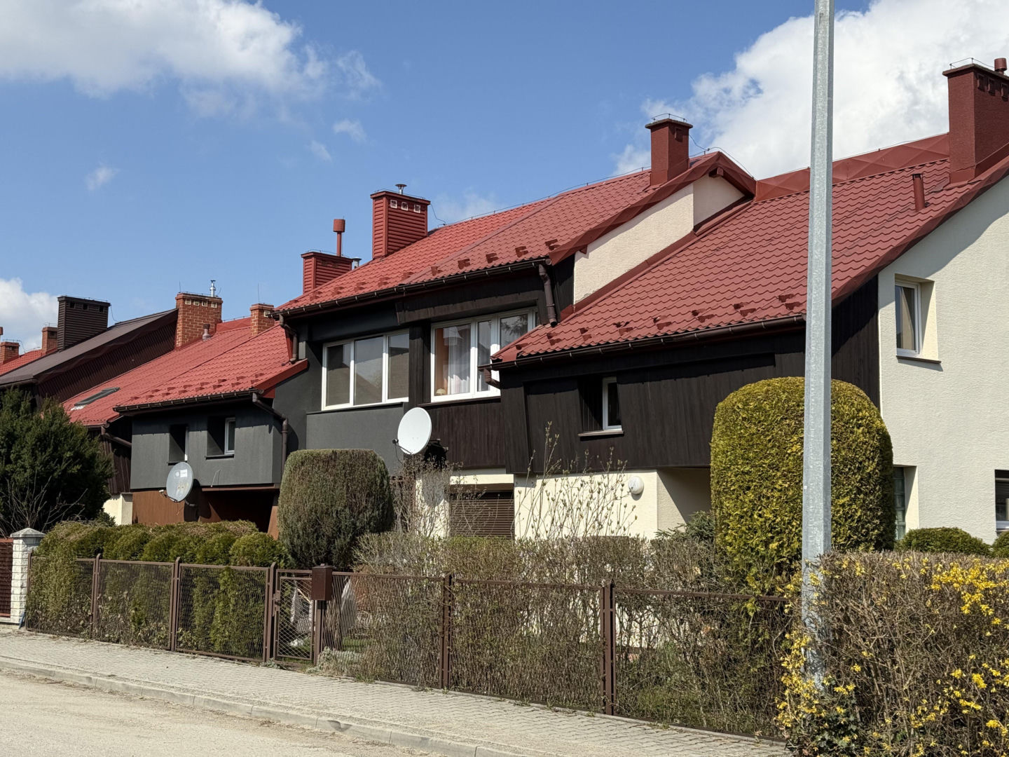 "Działy". Domy z lat 80. Limanowa