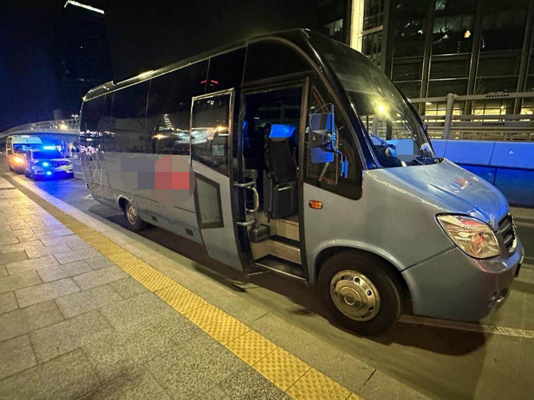 Napad na kierowcę autobusu w samym centrum Warszawy! Sprawcy w rękach policji