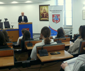 W Siedlcach odbyła się debata uczniów szkół podstawowych pt. „Czy pokolenia potrafią jeszcze ze sobą rozmawiać?”