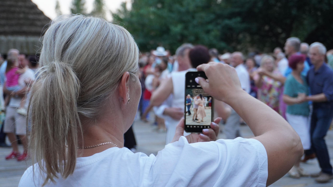 „Tańcowali” na parkiecie w Muzeum Wsi Lubelskiej aż miło było patrzeć! FOTORELACJA z sobotniej potańcówki
