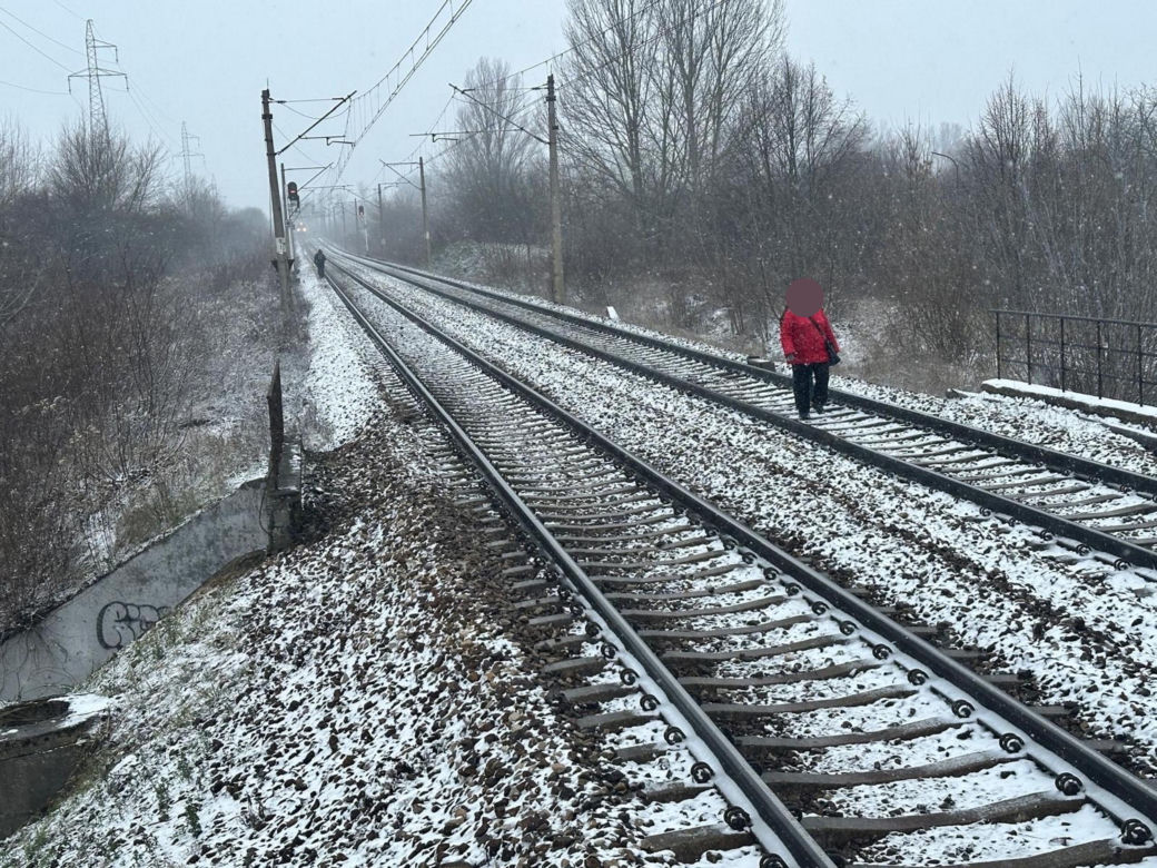 Potężne utrudnienia na kolei. Wiele pociągów opóźnionych. Na torach doszło do koszmarnego wypadku