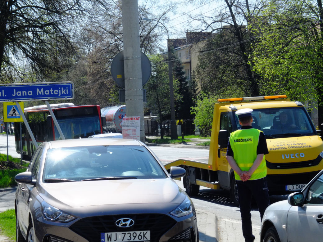 Lublin. Darmowy autobus dowozi wiernych pod drzwi kościoła. Pomysł proboszcza to HIT!