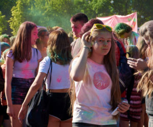 Lublin: Festiwal Kolorów 2018. Kolory Holi wystrzeliły w powietrze!