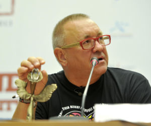 Jerzy Owsiak na przestrzeni lat. Tak zmieniał się jego charakterystyczny wizerunek