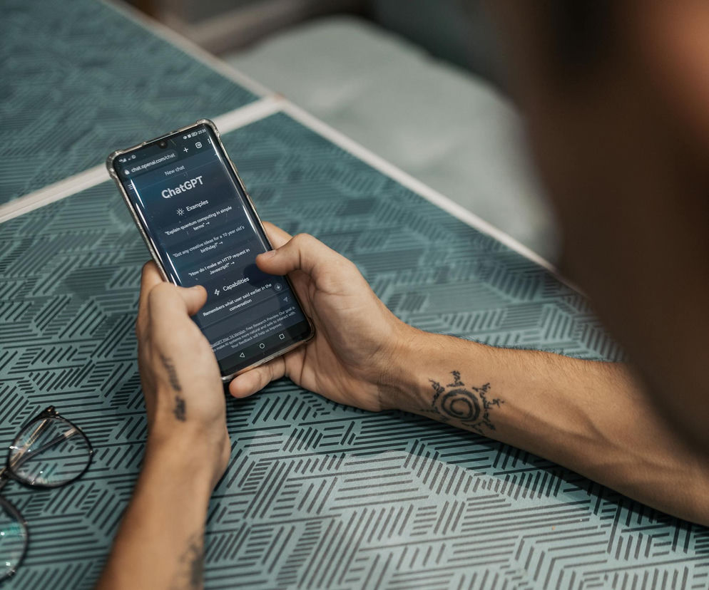 O czym rozmawiamy ze sztuczną inteligencją?