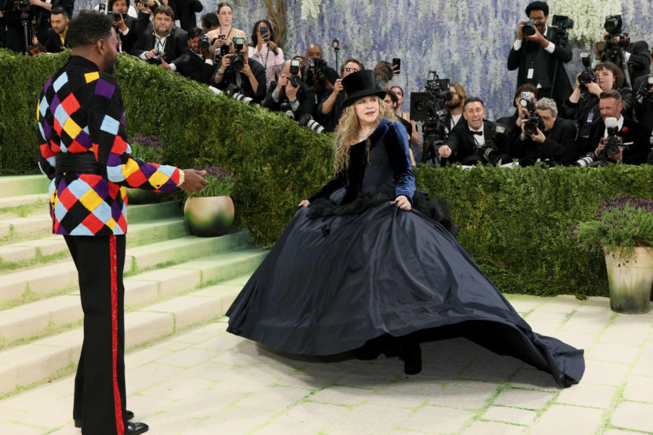 Stevie Nicks pierwszy raz w historii na Met Gali! Artystka pojawiła się w stroju z... sieciówki!