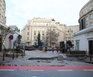 Ciężarówka zniszczyła zabytkową bramę wjazdową na teren Kancelarii Prezydenta