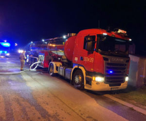 Olbrzymi pożar budynku przedszkola w Chęcinach! Całonocna akcja straży! [ZDJĘCIA]