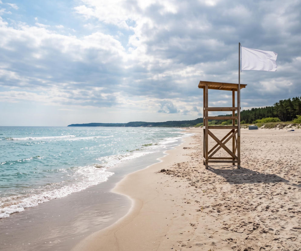 Sinice Łeba. Czy w Łebie można się kąpać 19.08? Flaga, warunki pogodowe