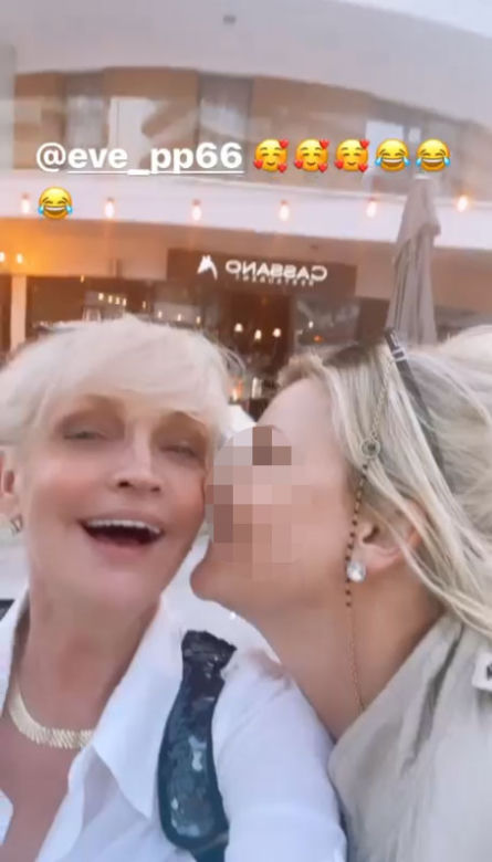 Adrianna Biedrzyńska bawi się na festiwalu. Pokazała, z kim! Wybrały się na Wakacyjne Miasto Kobiet [GALERIA]